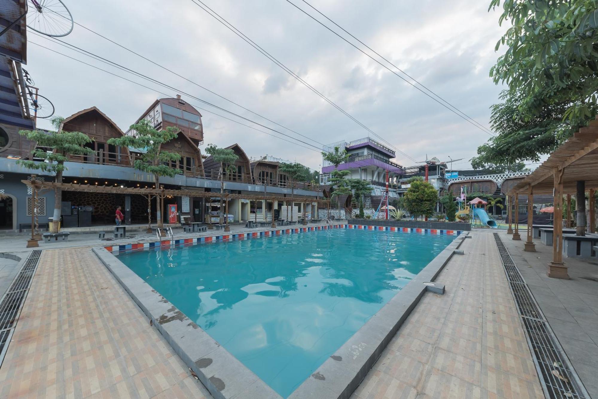 Urbanview Hotel Cianjur City Park By Reddoorz Bagian luar foto